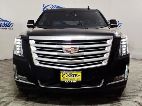 Used 2017 Cadillac Escalade Platinum AWD/4WD image 3