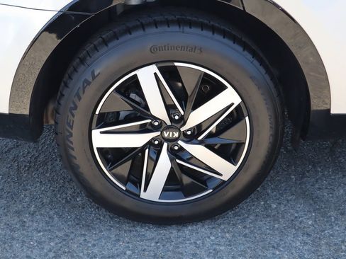 Used 2021 Kia Sorento S w/ Panoramic Sunroof Package FWD image 11