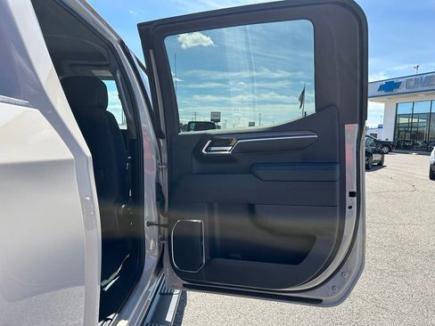 Certified 2026 Chevrolet Silverado 1500 Custom Trail Boss w/ LPO, Dark Essentials Package AWD/4WD image 12