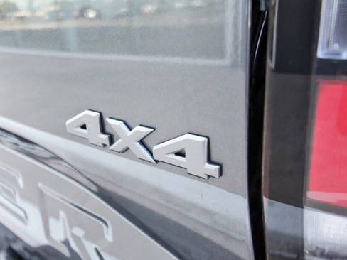 New 2026 Nissan Frontier SV AWD/4WD image 9