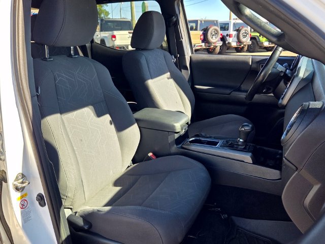 Used 2018 Toyota Tacoma TRD Sport w/ Technology Package RWD image 17