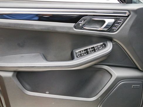 Certified 2026 Porsche Macan AWD/4WD image 27