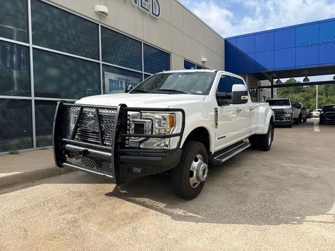Used 2022 Ford F350 XLT w/ XLT Premium Package AWD/4WD image 4