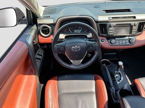 Used 2013 Toyota RAV4 Limited AWD/4WD image 23