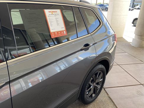 Certified 2022 Volkswagen Tiguan SE w/ Panoramic Sunroof Package image 57