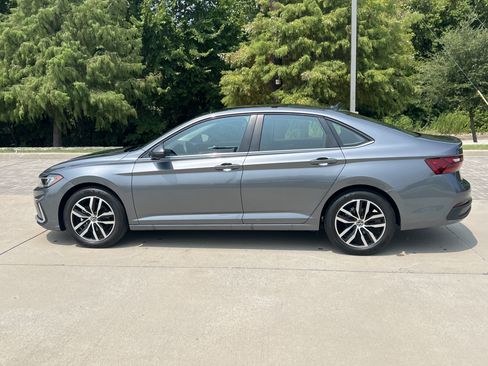 Certified 2025 Volkswagen Jetta SE w/ Sunroof Package FWD image 6