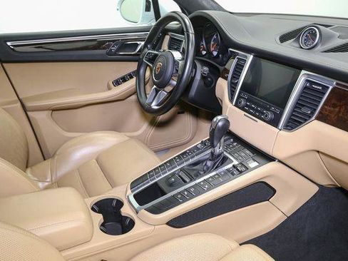 Used 2018 Porsche Macan Turbo image 20