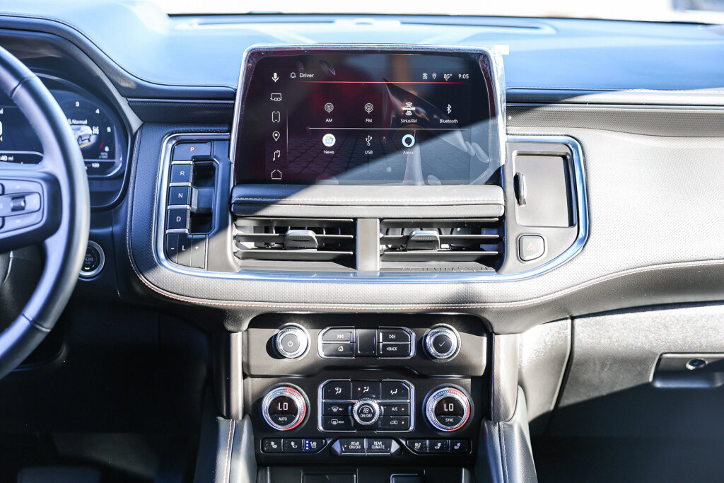 Used 2024 GMC Yukon XL AT4 w/ AT4 Premium Plus Package AWD/4WD image 3