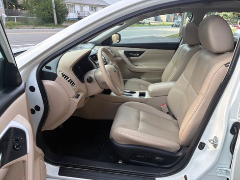 Used 2016 Nissan Altima 2.5 SL w/ 2.5 Technology w/LED Package FWD image 12