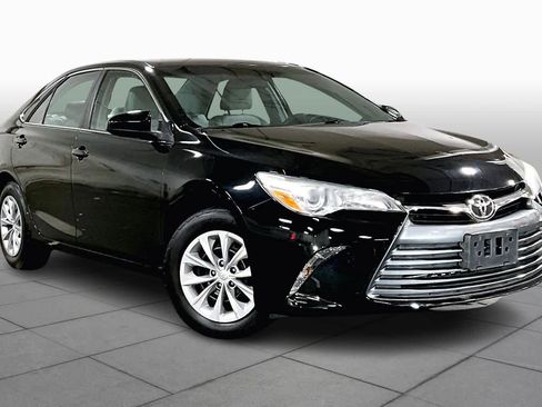Used 2016 Toyota Camry LE image 2