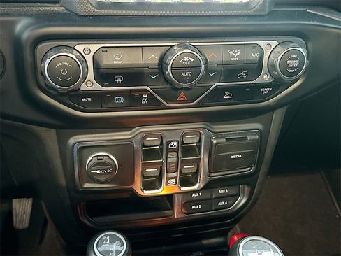 Used 2021 Jeep Wrangler Unlimited Sahara image 17