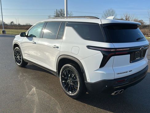 Used 2024 Chevrolet Traverse LT w/ Enhanced Driving Package image 5