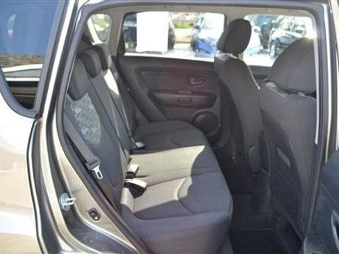 Used 2010 Kia Soul + FWD image 18