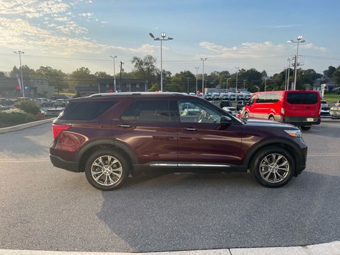 Used 2022 Ford Explorer Limited w/ Equipment Group 301A AWD/4WD image 6