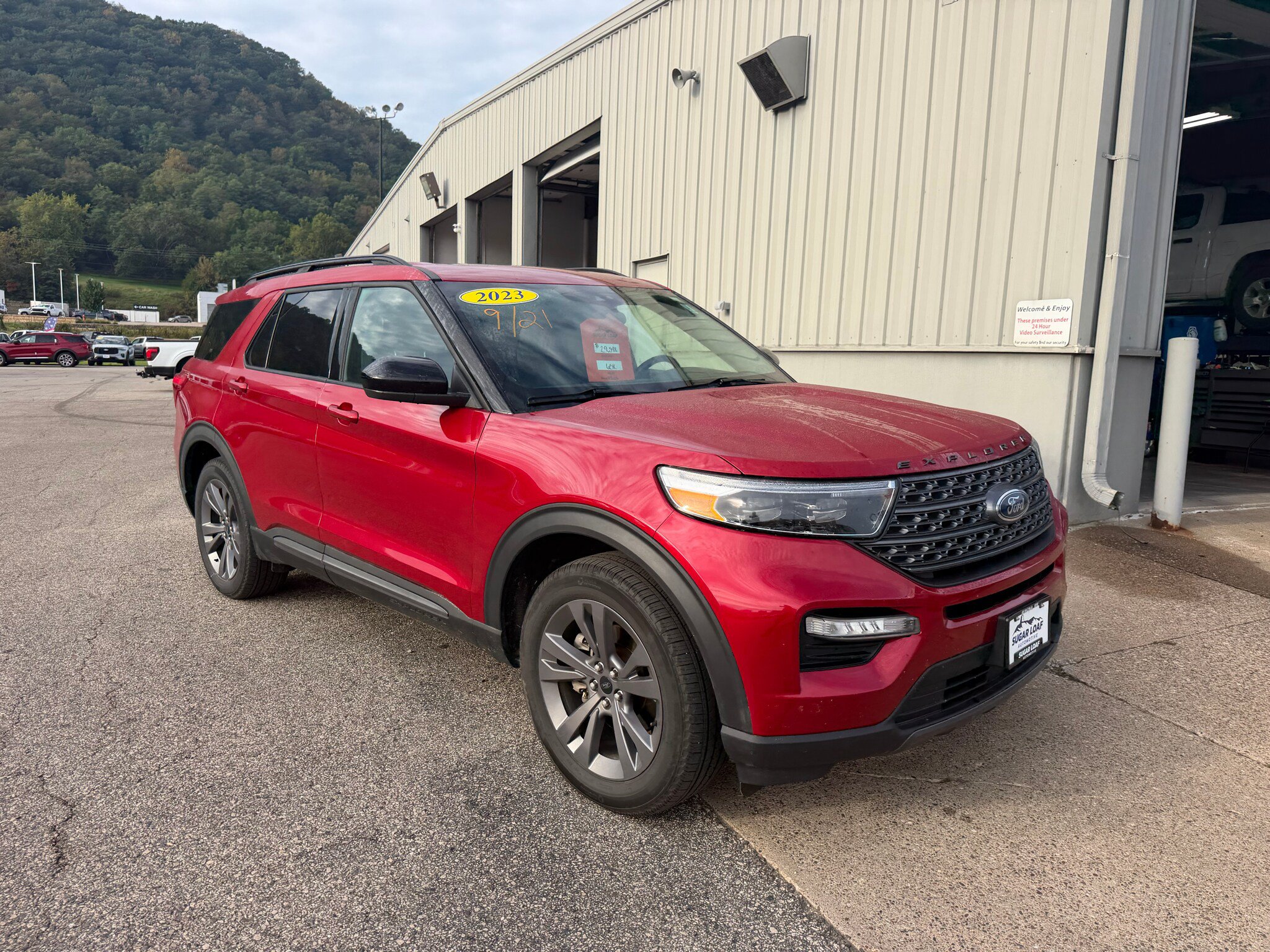 Used 2023 Ford Explorer XLT w/ Equipment Group 202A AWD/4WD image 2
