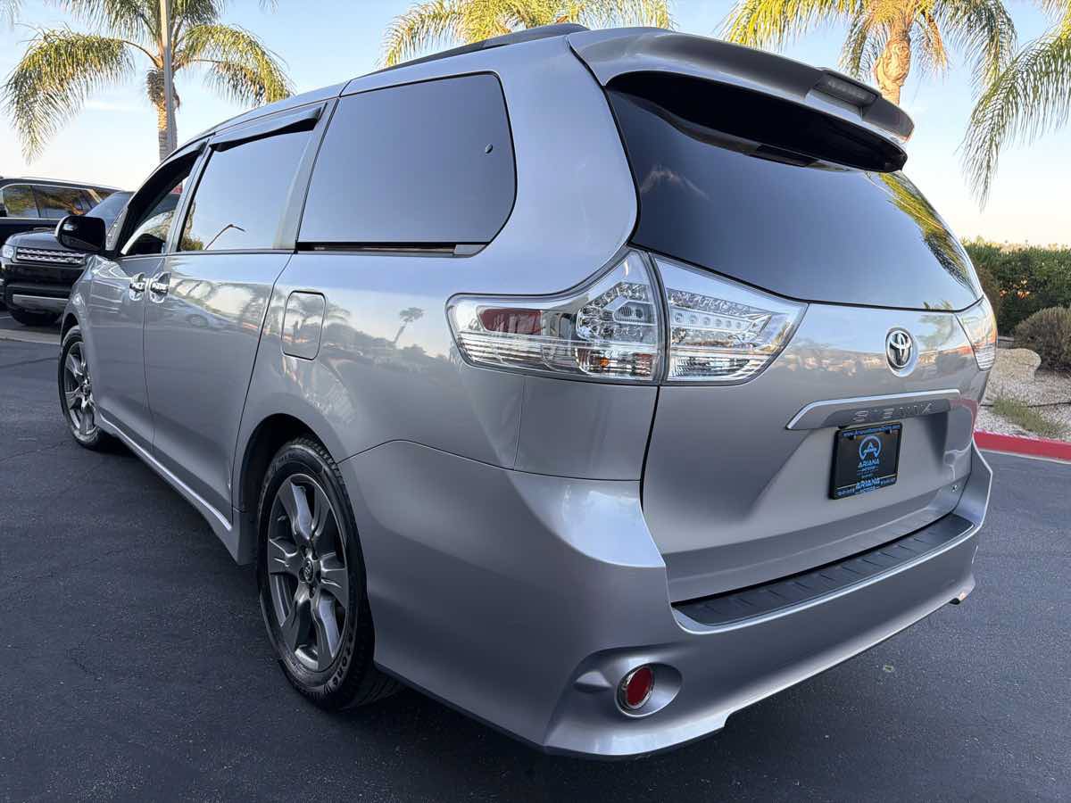 Used 2018 Toyota Sienna SE FWD image 5
