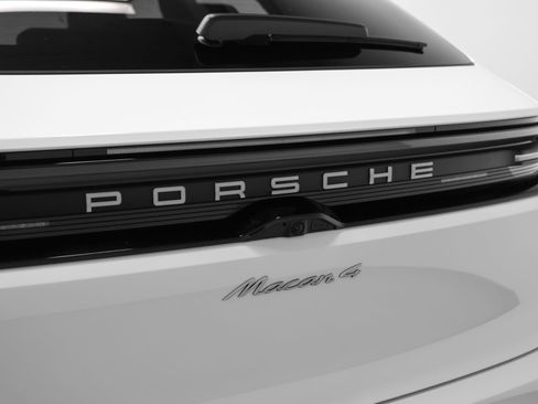 Certified 2025 Porsche Macan 4 Electric AWD/4WD image 20