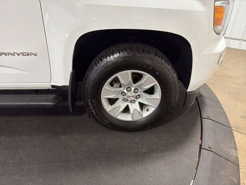 Used 2016 GMC Canyon SLE image 32