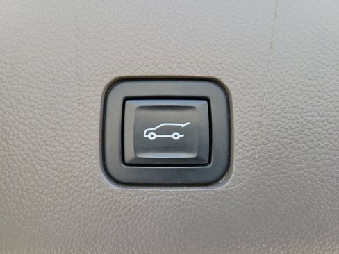 Used 2020 Chevrolet Traverse Premier w/ LPO, Floor Liner Package FWD image 9