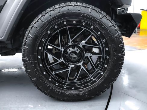 Used 2020 Jeep Gladiator Sport w/ Quick Order Package 24S image 38