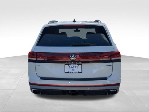 Used 2024 Volkswagen Atlas Peak Edition SE AWD/4WD image 5