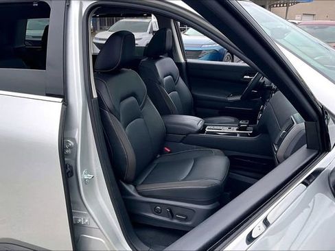 Certified 2025 Nissan Pathfinder SL w/ SL Premium Package image 28