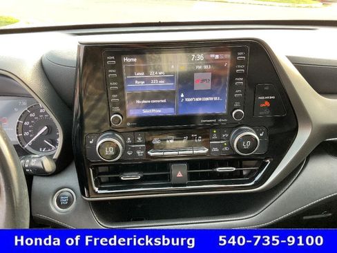 Used 2021 Toyota Highlander XLE AWD/4WD image 31