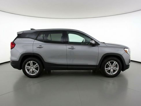 Used 2024 GMC Terrain SLE FWD image 11