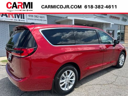 New 2027 Chrysler Pacifica Select FWD image 6