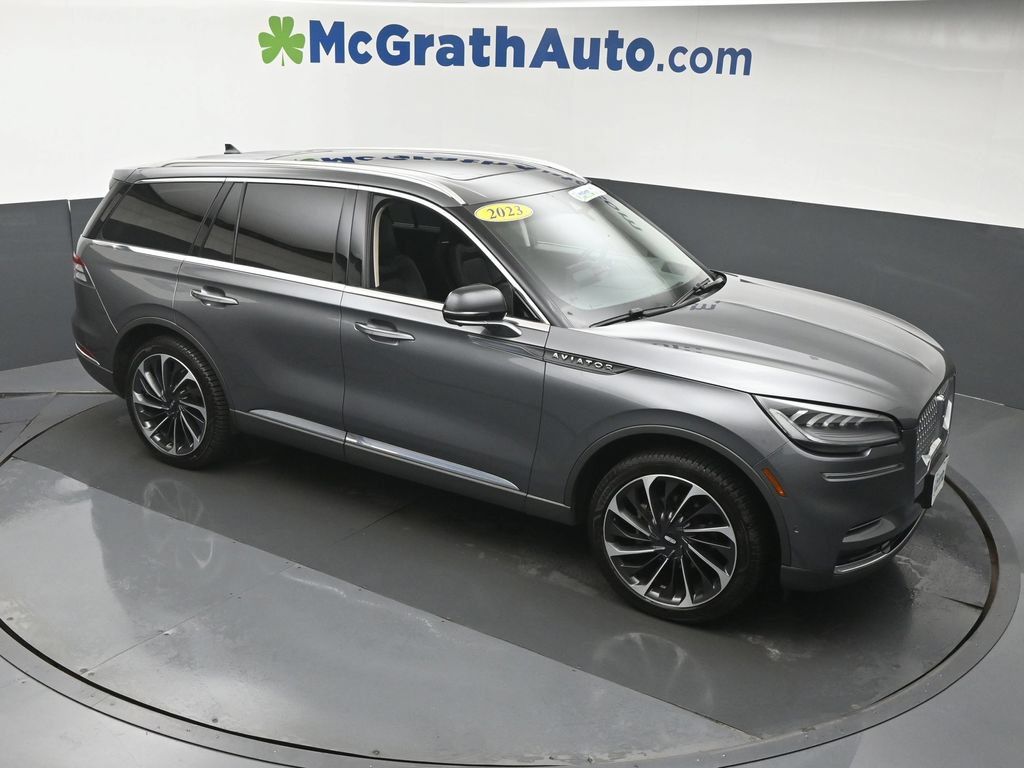 Used 2023 Lincoln Aviator Reserve w/ Equipment Group 201A AWD/4WD image 3