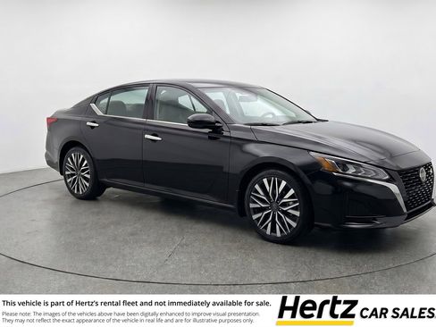 Used 2025 Nissan Altima 2.5 SV FWD image 1