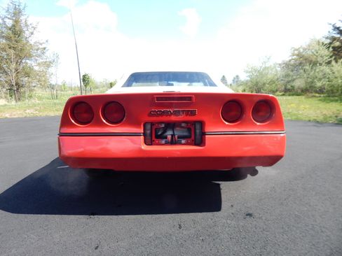 Used 1988 Chevrolet Corvette Convertible RWD image 6