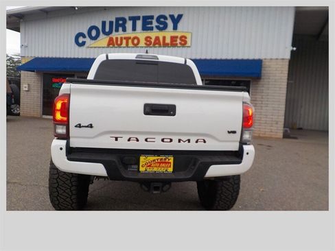 Used 2019 Toyota Tacoma TRD Off-Road image 7