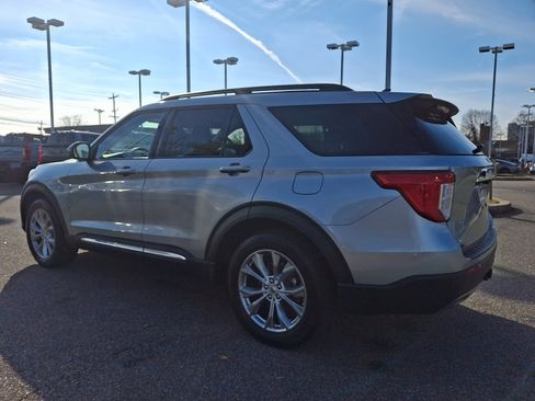 Certified 2024 Ford Explorer XLT w/ Equipment Group 202A image 7