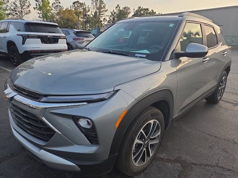 Used 2025 Chevrolet TrailBlazer LT image 1