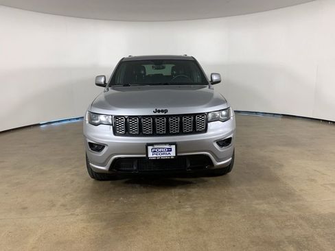 Used 2018 Jeep Grand Cherokee Altitude AWD/4WD image 3