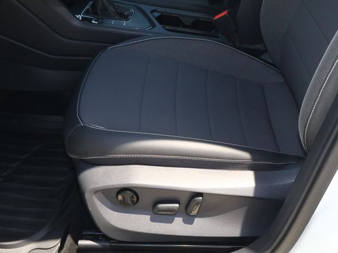 Used 2023 Volkswagen Taos SE w/ Panoramic Sunroof Package FWD image 15