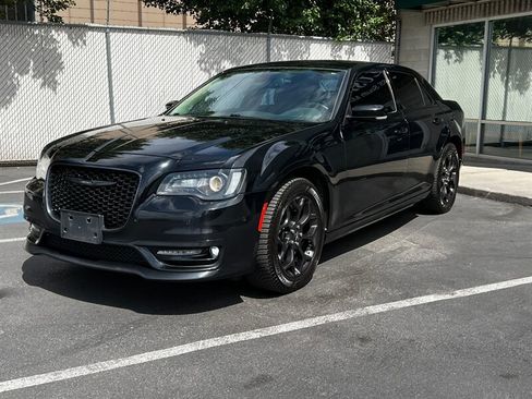 Used 2022 Chrysler 300 Touring L AWD/4WD image 3