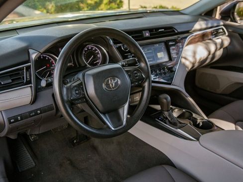 Used 2018 Toyota Camry LE image 10