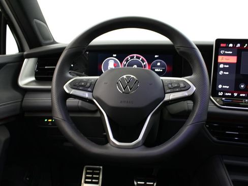 New 2026 Volkswagen Tiguan SE R-Line FWD image 22