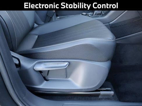 Used 2024 Volkswagen Tiguan SE image 14