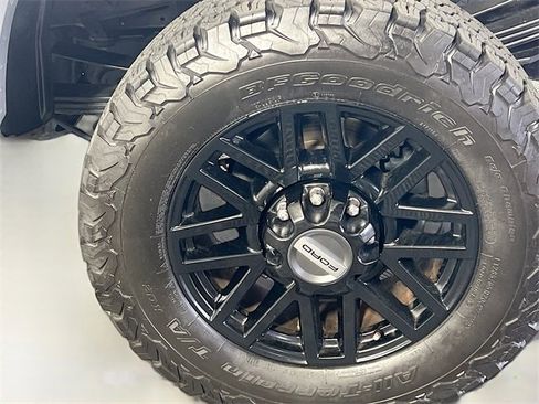 Used 2020 Ford F350 Lariat image 11