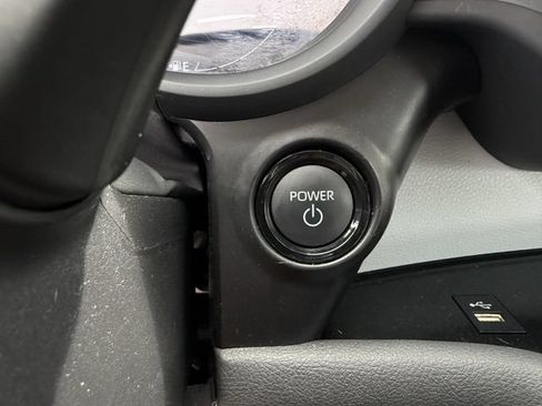 Used 2025 Toyota Sienna XLE FWD image 23
