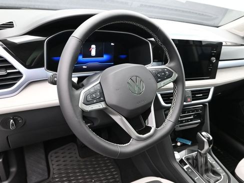 New 2025 Volkswagen Taos SE image 14