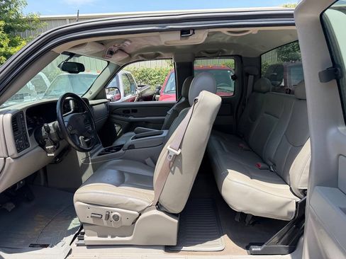 Used 2005 GMC Sierra 2500 SLT w/ Heavy-Duty Power Package AWD/4WD image 15