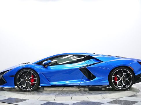 Used 2024 Lamborghini Revuelto image 6