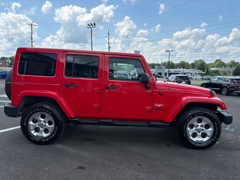 Used 2014 Jeep Wrangler Unlimited Sahara w/ Dual Top Group AWD/4WD image 7