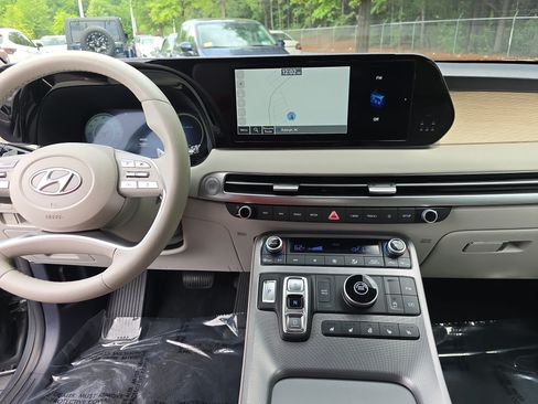 Used 2024 Hyundai Palisade Limited FWD image 20