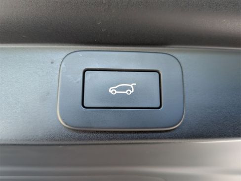 Used 2023 Land Rover Range Rover SE image 35