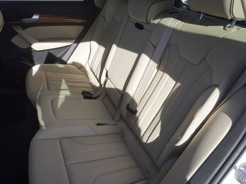 Used 2023 Audi Q5 e Premium w/ Convenience Package image 30